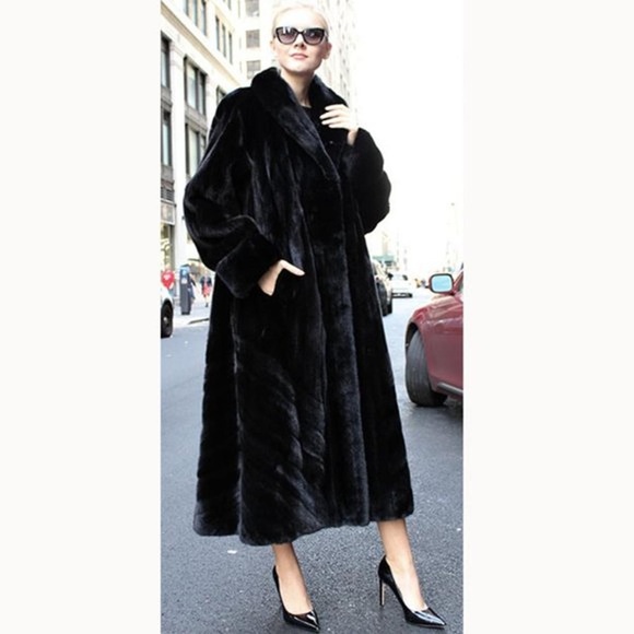 Women's Luxurious Teddy Coat - Picture 5 of 12